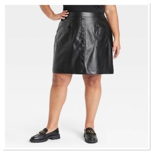 Women’s Plus Size Faux Leather Mini A-Line Skirt Ava & Viv Size: 1X NWT